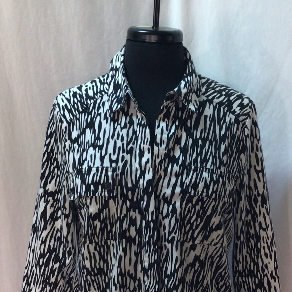 Dana Bachman Animal print button down top sz med.